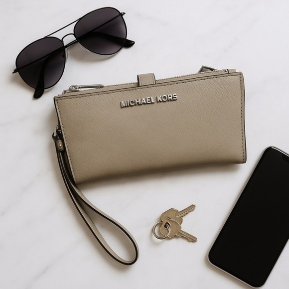 Michael Michael Kors Ash Gray Jet Set Travel‎ Wristlet - Picture 1 of 7